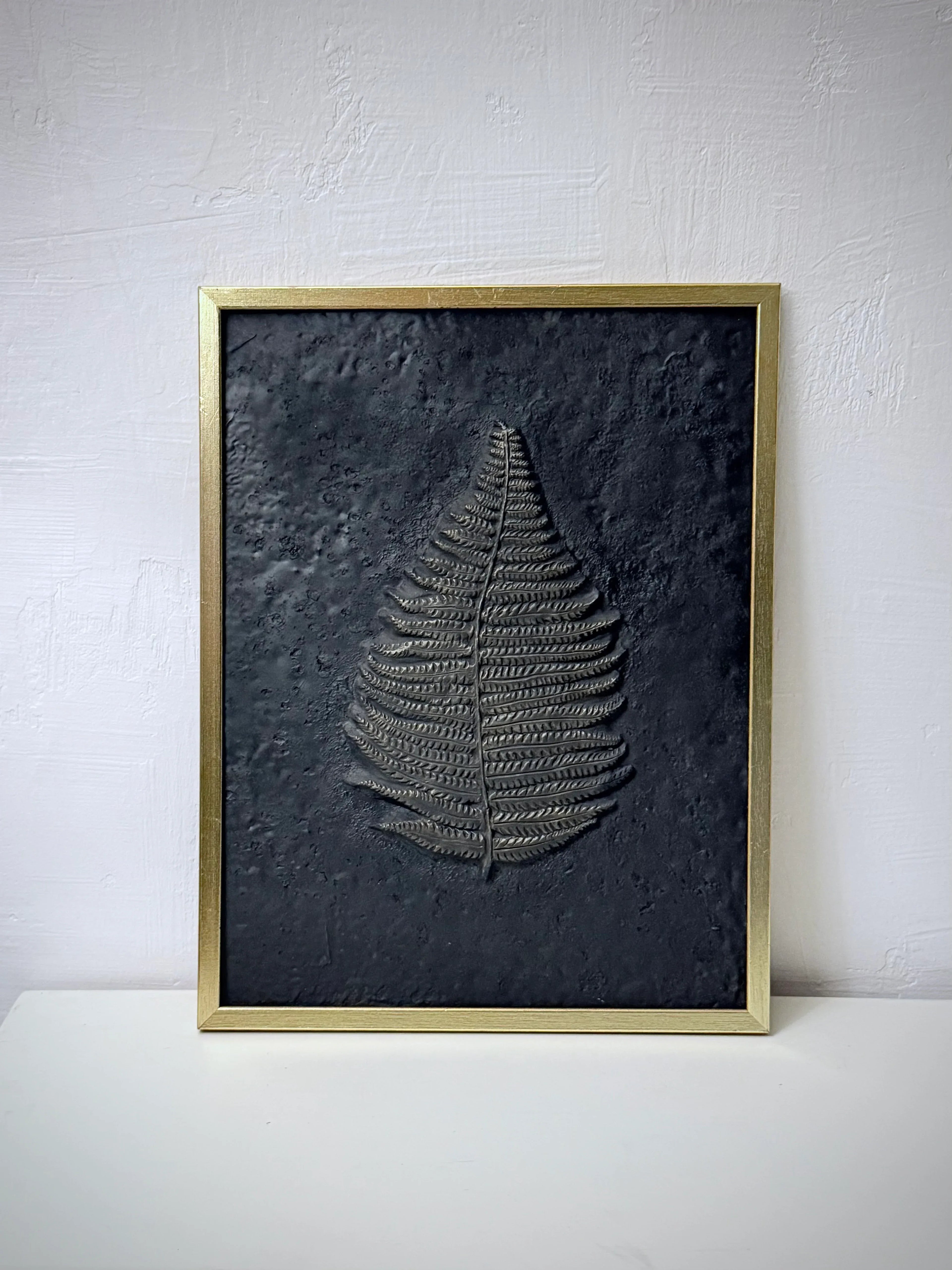 Fern wall decor in a golden frame by DABA Deco, perfect for interior design